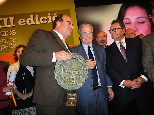 La Ministra de Medio Ambiente, Rosa Aguilar, entreg en la noche del pasado jueves el premio Alimentos de España a COATO - 15