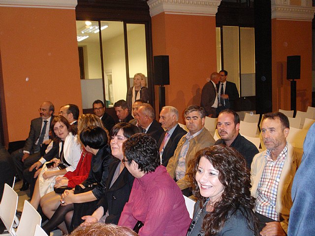 La Ministra de Medio Ambiente, Rosa Aguilar, entreg en la noche del pasado jueves el premio Alimentos de España a COATO - 19