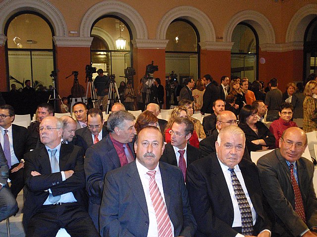 La Ministra de Medio Ambiente, Rosa Aguilar, entreg en la noche del pasado jueves el premio Alimentos de España a COATO - 20