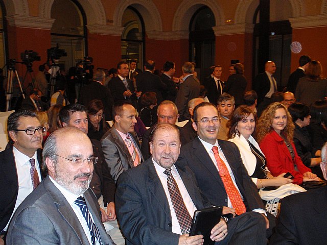 La Ministra de Medio Ambiente, Rosa Aguilar, entreg en la noche del pasado jueves el premio Alimentos de España a COATO - 21