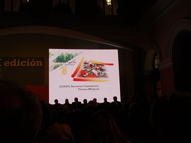 La Ministra de Medio Ambiente, Rosa Aguilar, entreg en la noche del pasado jueves el premio Alimentos de España a COATO - 24