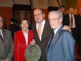 La Ministra de Medio Ambiente, Rosa Aguilar, entreg en la noche del pasado jueves el premio Alimentos de España a COATO