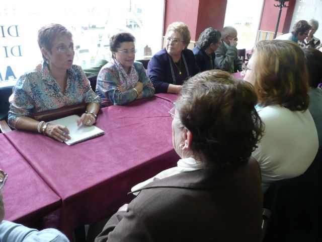 La falta de políticas sociales y los retrasos en la aplicación de la Ley de Dependencia en la Región, son quejas que se repiten en cada municipio - 2, Foto 2