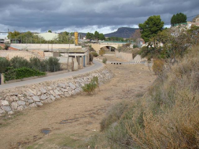 La Confederación Hidrográfica ha limpiado el margen derecho de la Rambla del Judío - 1, Foto 1