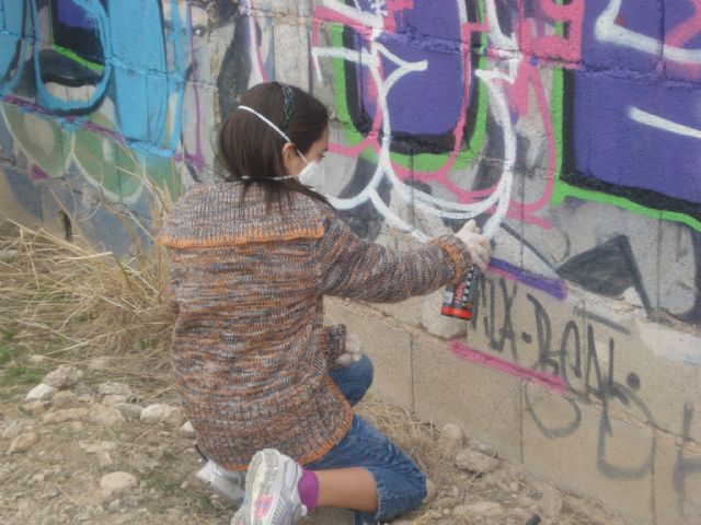Gran éxito de participación juvenil en los talleres de graffiti y fotografía digital, Foto 3