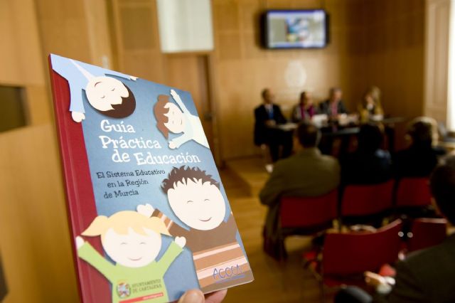 Una guía en cuatro idiomas nos acerca al sistema educativo en la Región - 2, Foto 2