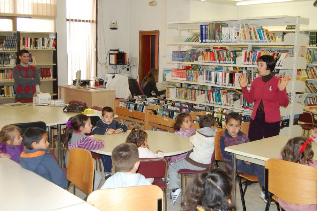 La Biblioteca Municipal de Lorquí, tomada por los peques del colegio Jesús García - 1, Foto 1
