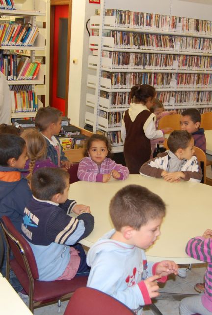 La Biblioteca Municipal de Lorquí, tomada por los peques del colegio Jesús García - 2, Foto 2