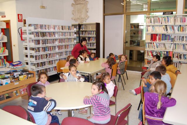 La Biblioteca Municipal de Lorquí, tomada por los peques del colegio Jesús García - 3, Foto 3