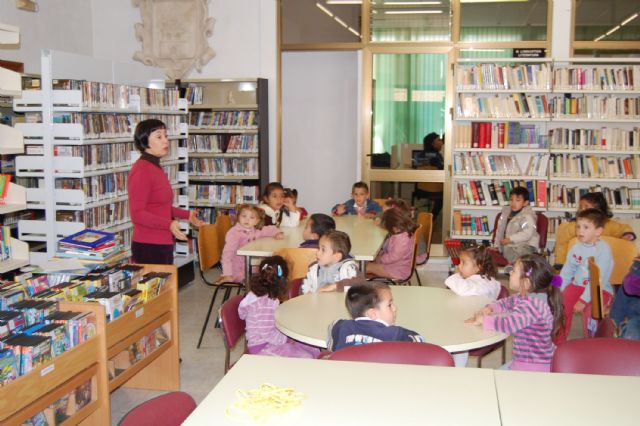 La Biblioteca Municipal de Lorquí, tomada por los peques del colegio Jesús García - 4, Foto 4