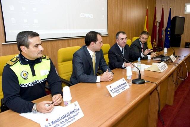 Manuel Campos imparte una charla sobre la Ley de Coordinación de Policías Locales - 1, Foto 1