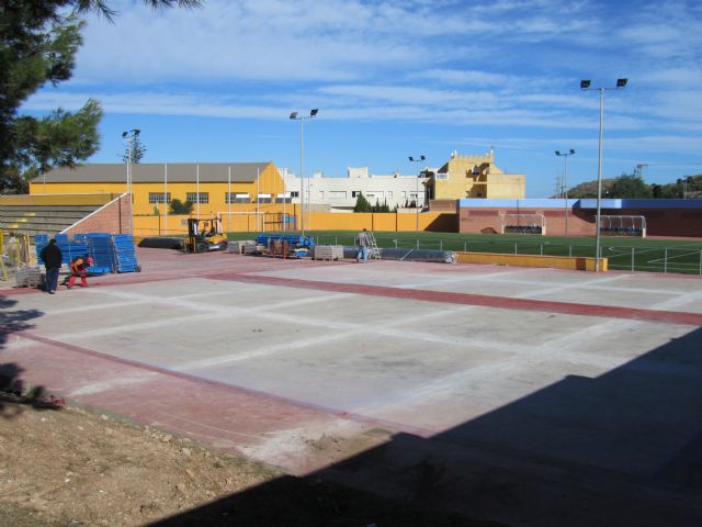 Las mejoras del polideportivo entran en su recta final con pistas de pádel y tenis - 1, Foto 1