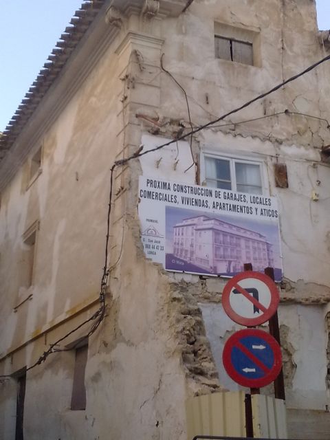 El PSOE pide al Ayuntamiento que actúe sobre los edificios con riesgo potencial para los viandantes - 2, Foto 2
