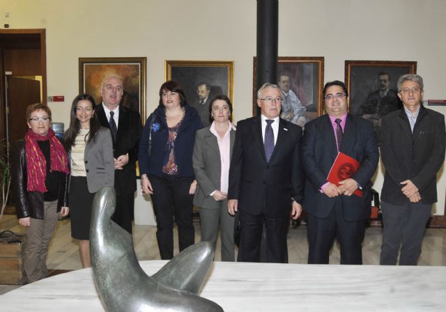 La Universidad de Murcia fomentará las investigaciones para combatir las enfermedades raras, Foto 1