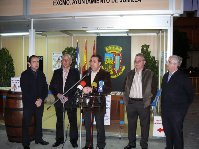 El alcalde inaugura la I Feria Outlet que ha arrancado con una buena acogida por parte de los vecinos - 1, Foto 1