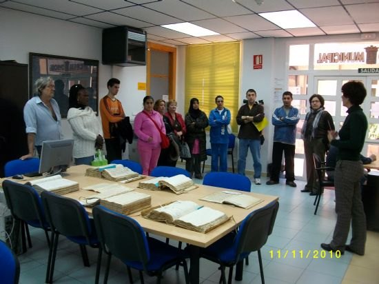 Alumnos del Curso de Habilidades Sociales II visitan el Archivo Municipal, Foto 1