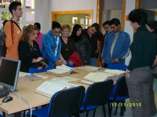 Alumnos del Curso de Habilidades Sociales II visitan el Archivo Municipal, Foto 2