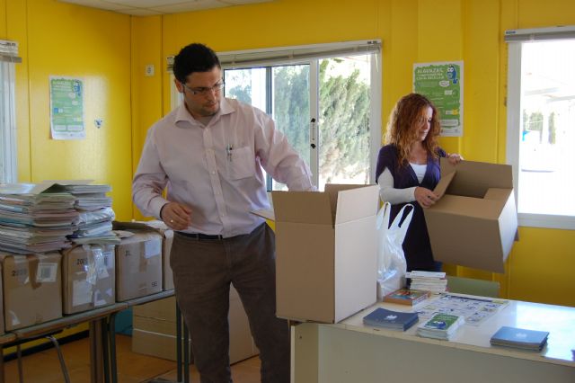 Alguazas recoge más de 1.500 libros en desuso para países en vías de desarrollo - 1, Foto 1