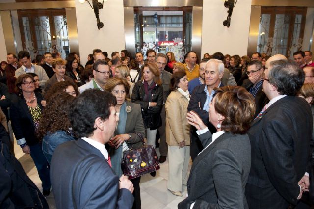 La alcaldesa recibe a miembros de la Asociación Francisco de Vitoria - 4, Foto 4