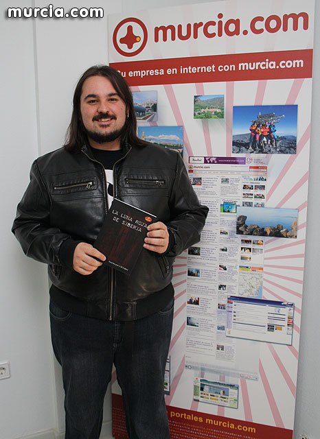 La novela “La Luna Roja de Siberia”, del totanero J.M.López, ya está a la venta en FNAC - 2, Foto 2