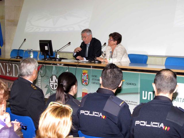 Los mayores aprenden a evitar las estafas de los timadores profesionales - 5, Foto 5