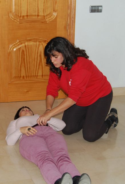 La Cruz Roja impartió un curso gratuito de primeros auxilios en Lorquí - 1, Foto 1