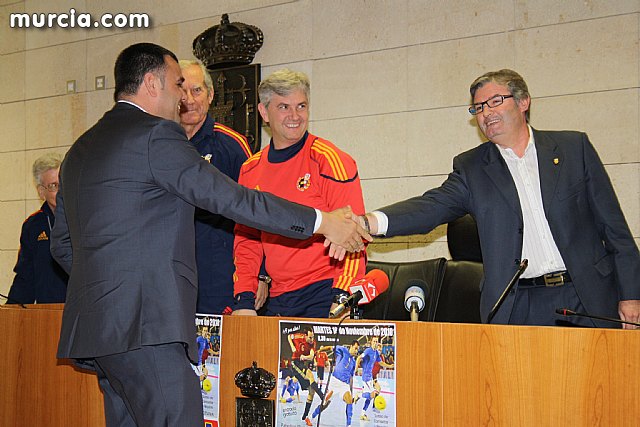Autoridades municipales realizan una recepcin oficial a la Seleccin Española de Ftbol-Sala sub-21 - 12