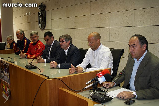 Autoridades municipales realizan una recepcin oficial a la Seleccin Española de Ftbol-Sala sub-21 - 13