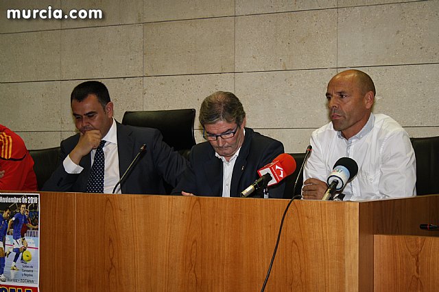 Autoridades municipales realizan una recepcin oficial a la Seleccin Española de Ftbol-Sala sub-21 - 16