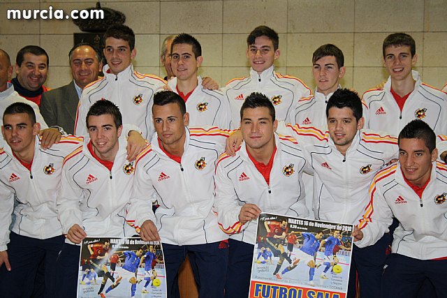 Autoridades municipales realizan una recepcin oficial a la Seleccin Española de Ftbol-Sala sub-21 - 24