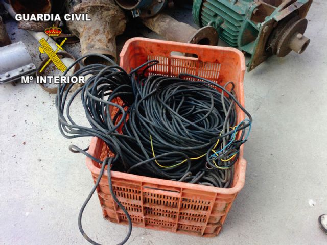 La Guardia Civil sorprende a cinco personas tras sustraer cableado eléctrico en Mazarrón - 3, Foto 3