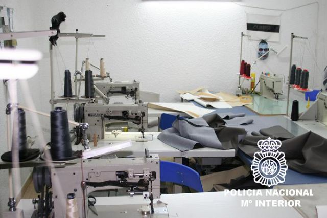 La Policía desmantela un taller textil clandestino en Yecla - 2, Foto 2