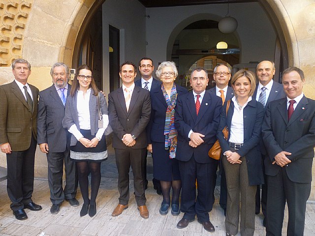 El consejero de Justicia y Seguridad Ciudadana recibe al Cuerpo Consular acreditado en la Región - 1, Foto 1