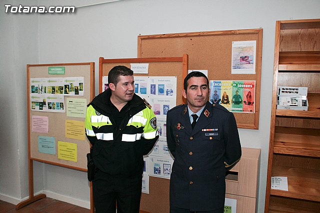 Los escolares se acercan al acuartelamiento ereo de Sierra Espuña (EVA 13) a travs de una exposicin y seminarios - 6