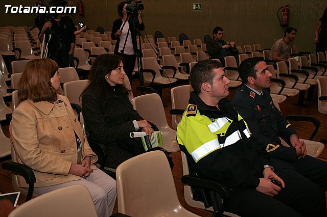 Los escolares se acercan al acuartelamiento ereo de Sierra Espuña (EVA 13) a travs de una exposicin y seminarios - 11