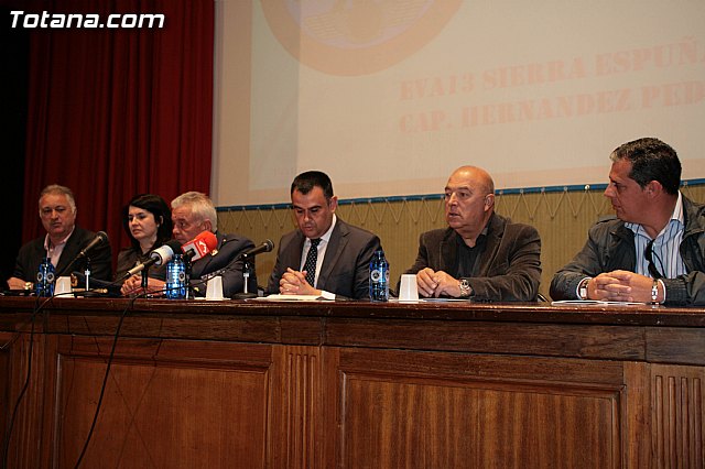 Los escolares se acercan al acuartelamiento ereo de Sierra Espuña (EVA 13) a travs de una exposicin y seminarios - 13