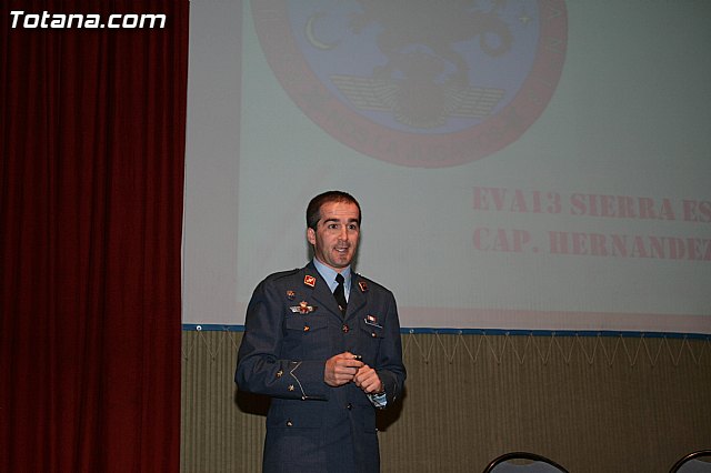 Los escolares se acercan al acuartelamiento ereo de Sierra Espuña (EVA 13) a travs de una exposicin y seminarios - 20