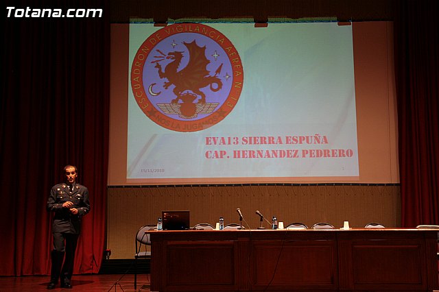 Los escolares se acercan al acuartelamiento ereo de Sierra Espuña (EVA 13) a travs de una exposicin y seminarios - 21