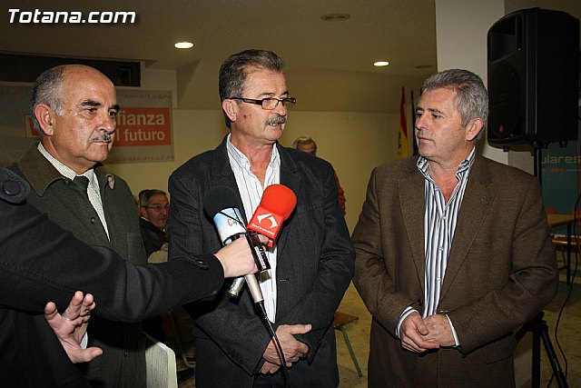 Ms de 100 afiliados y simpatizantes del PP participan en el acto 