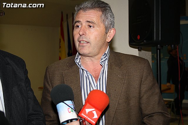 Ms de 100 afiliados y simpatizantes del PP participan en el acto 