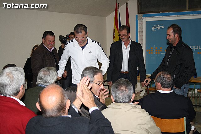 Ms de 100 afiliados y simpatizantes del PP participan en el acto 