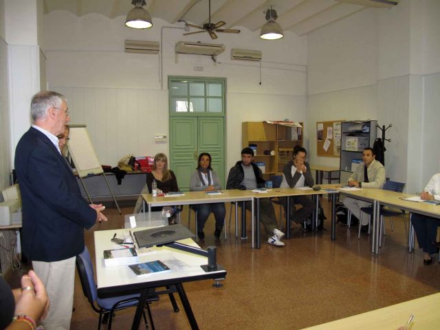 34 alumnos comienzan los cursos de guía de ruta y atención a enfermos de Alzheimer - 3, Foto 3