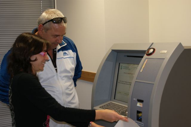 Un cajero automático facilita el pago a los contribuyentes en la Oficina de Recaudación - 1, Foto 1
