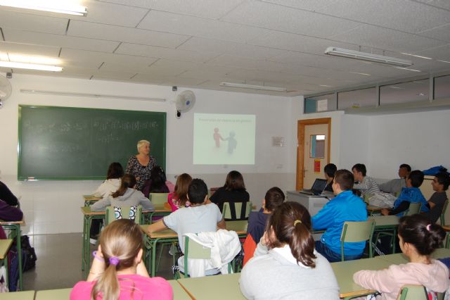 Los alumnos de los institutos de Alguazas asisten a una charla taller sobre la violencia de género - 1, Foto 1