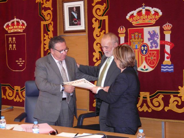 El Ayuntamiento de Molina de Segura entrega al Hospital de Molina el Diploma de Servicios Distinguidos a la Ciudad - 2, Foto 2