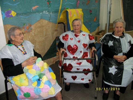 Los Usuarios del Centro de Estancias Diurnas sorprenden a los profesionales de dicho centro con un Gran Pase de Modelos, Foto 1