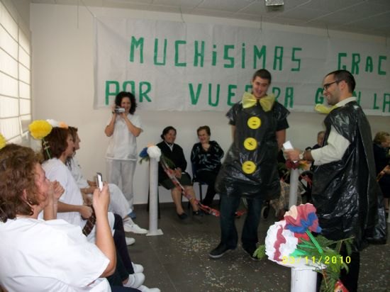 Los Usuarios del Centro de Estancias Diurnas sorprenden a los profesionales de dicho centro con un Gran Pase de Modelos, Foto 2