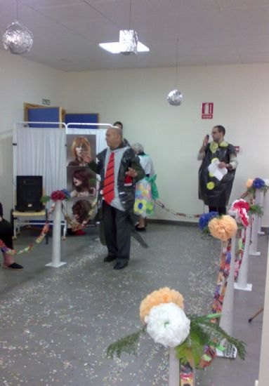 Los Usuarios del Centro de Estancias Diurnas sorprenden a los profesionales de dicho centro con un Gran Pase de Modelos, Foto 3