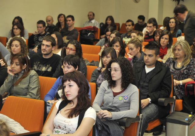 La Universidad de Murcia reconoce a los 138 alumnos beneficiarios de las prácticas rurales sociosanitarias - 2, Foto 2