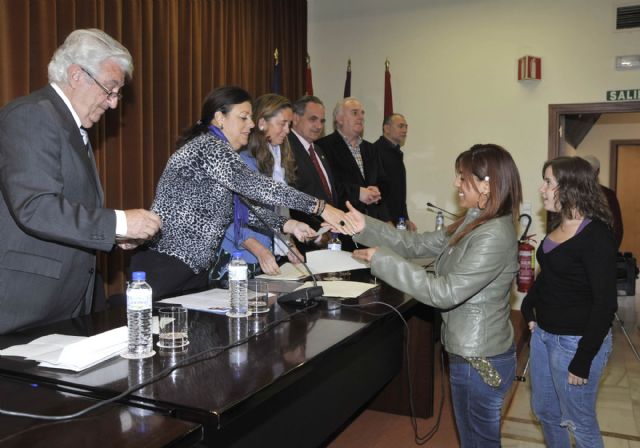La Universidad de Murcia reconoce a los 138 alumnos beneficiarios de las prácticas rurales sociosanitarias - 3, Foto 3